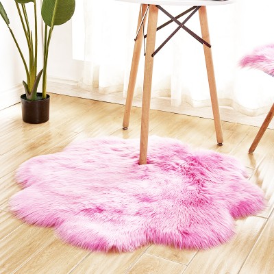 Comfortable shggy artificial fur carpet as floor fashion cover